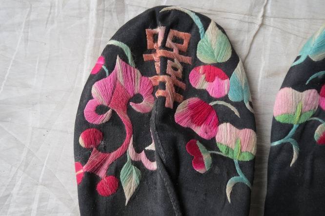 民国大姑娘出嫁时穿的绣花喜字绣花鞋一双_民