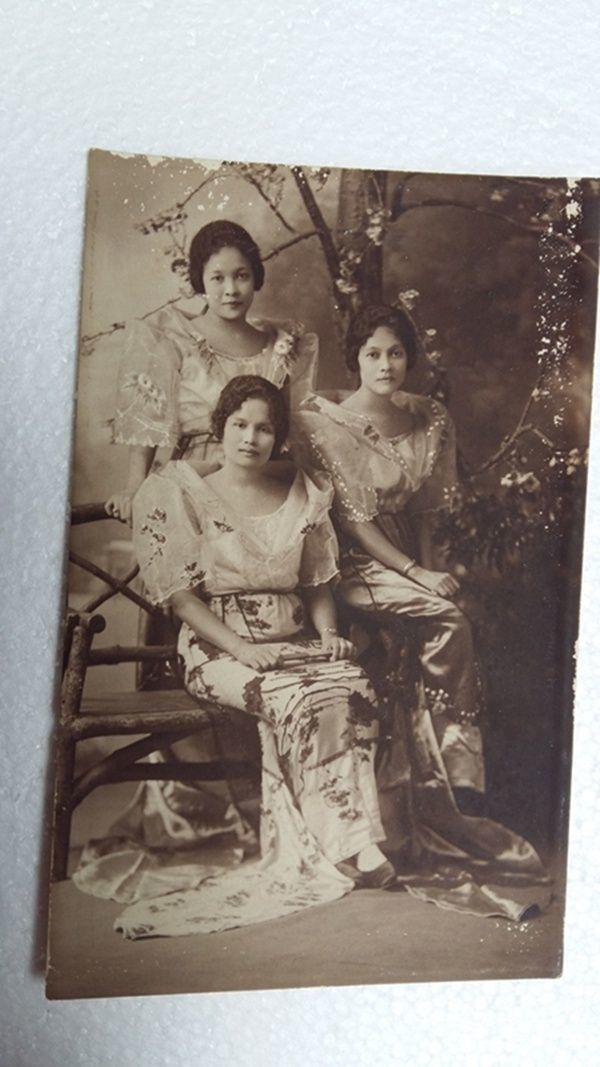 民国三美女穿长裙老照片_民国三美女穿长裙老