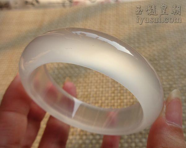 白冰玉髓手镯52荧光如玻璃质感_白冰玉髓手镯
