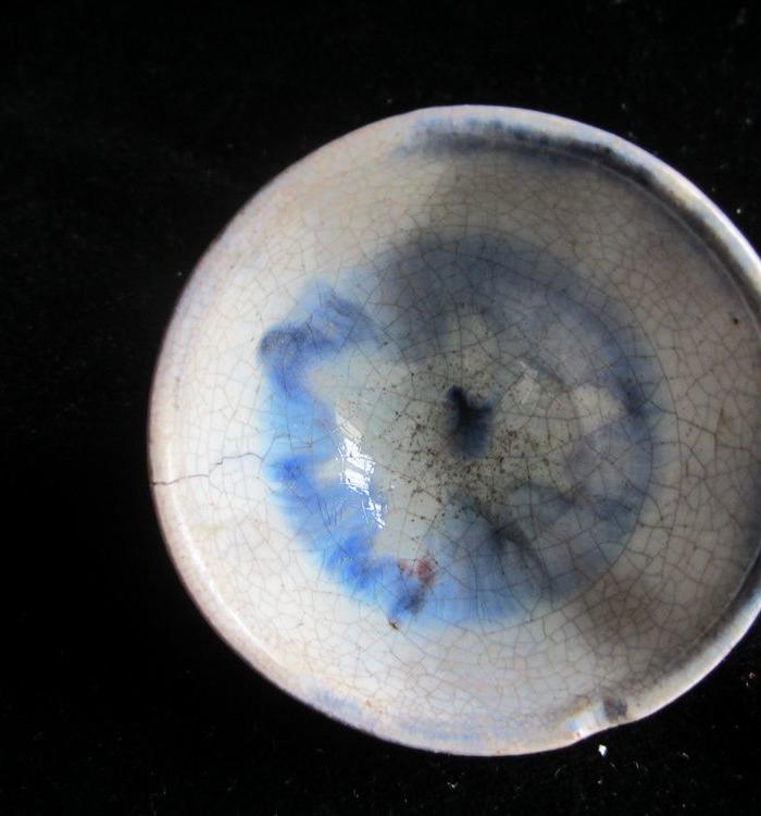 南宋月白流釉青开片花小盏_南宋月白流釉青开