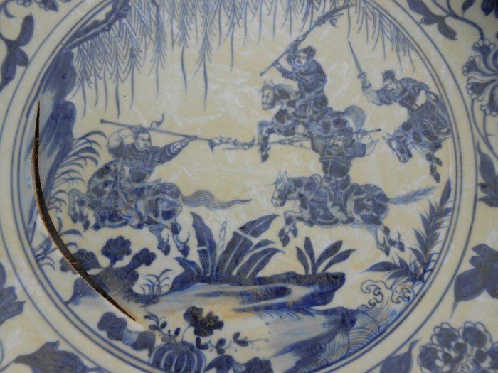 清仿三国三英战吕布人物故事青花大盘一件_清