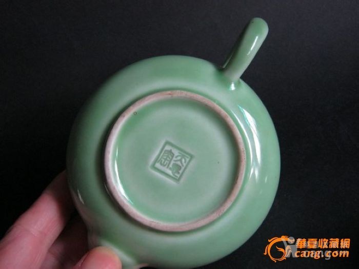 有底款龙泉青瓷壶