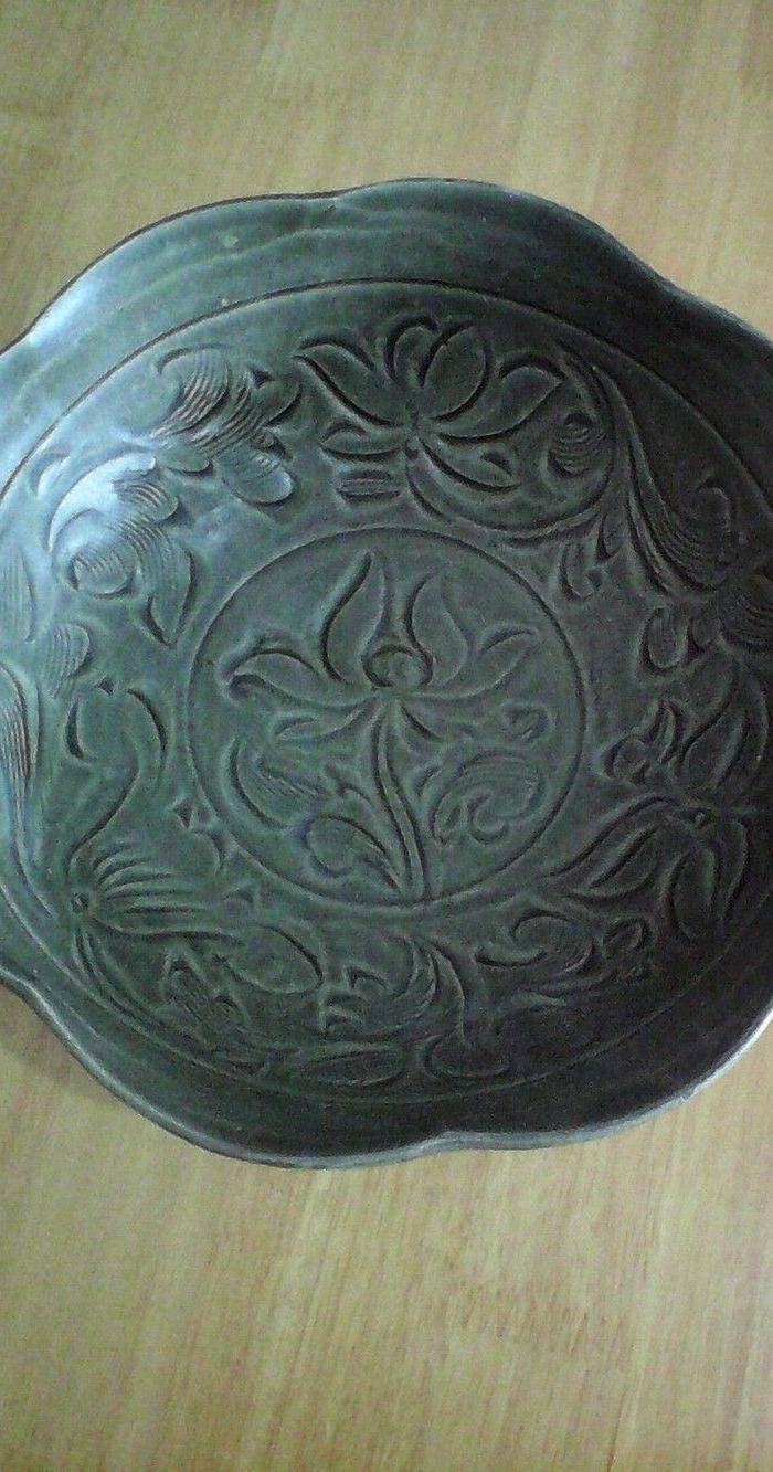 耀州窑剔花海棠型口大洗_耀州窑剔花海棠型口