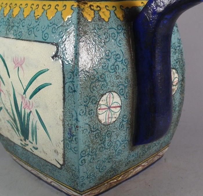 清代光绪寄托宫廷御制紫砂带彩方形大茶壶_清