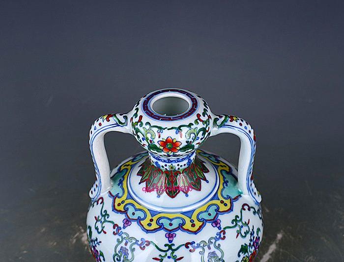 大清雍正斗彩花卉纹如意耳蒜头瓶_大清雍正斗
