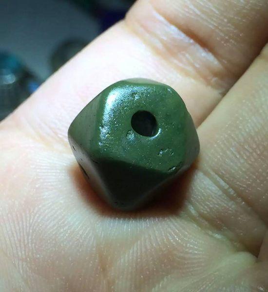 爆老八棱绿玛瑙珠