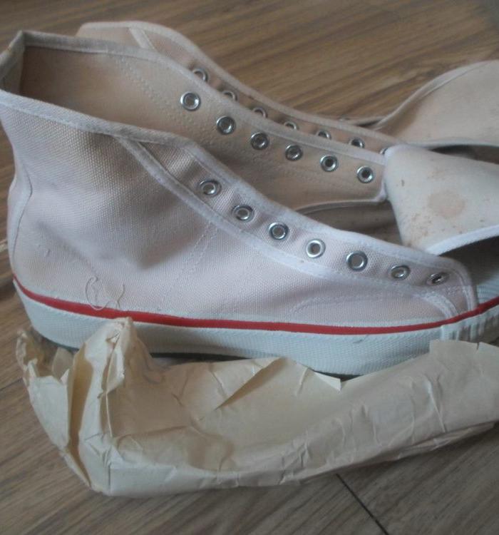 回力牌高帮球鞋