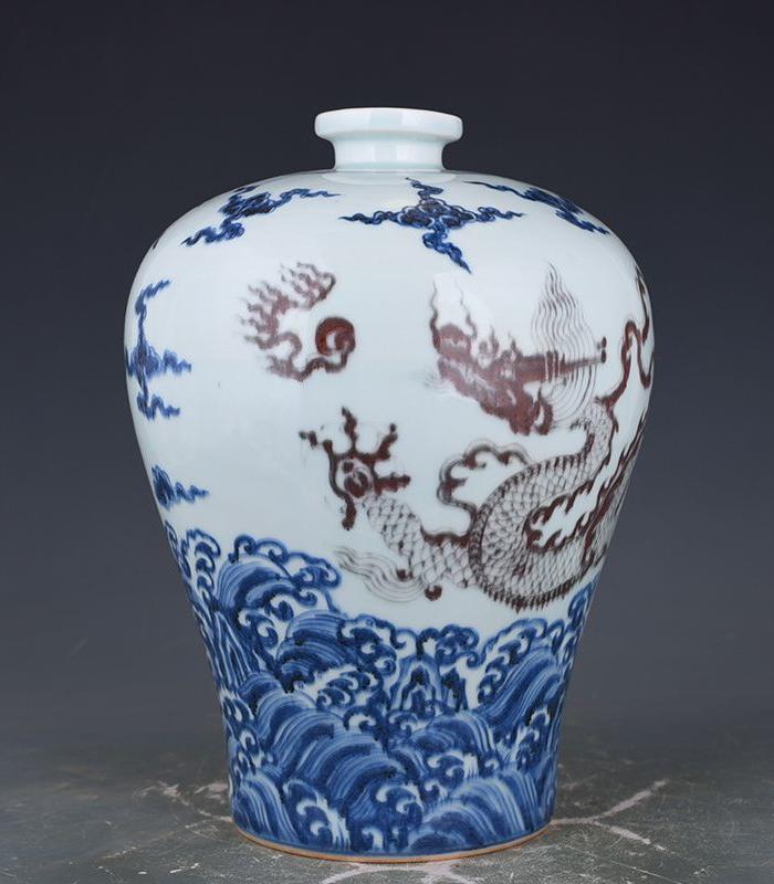 明代永乐年间青花海水釉里红游龙纹梅瓶 36x2