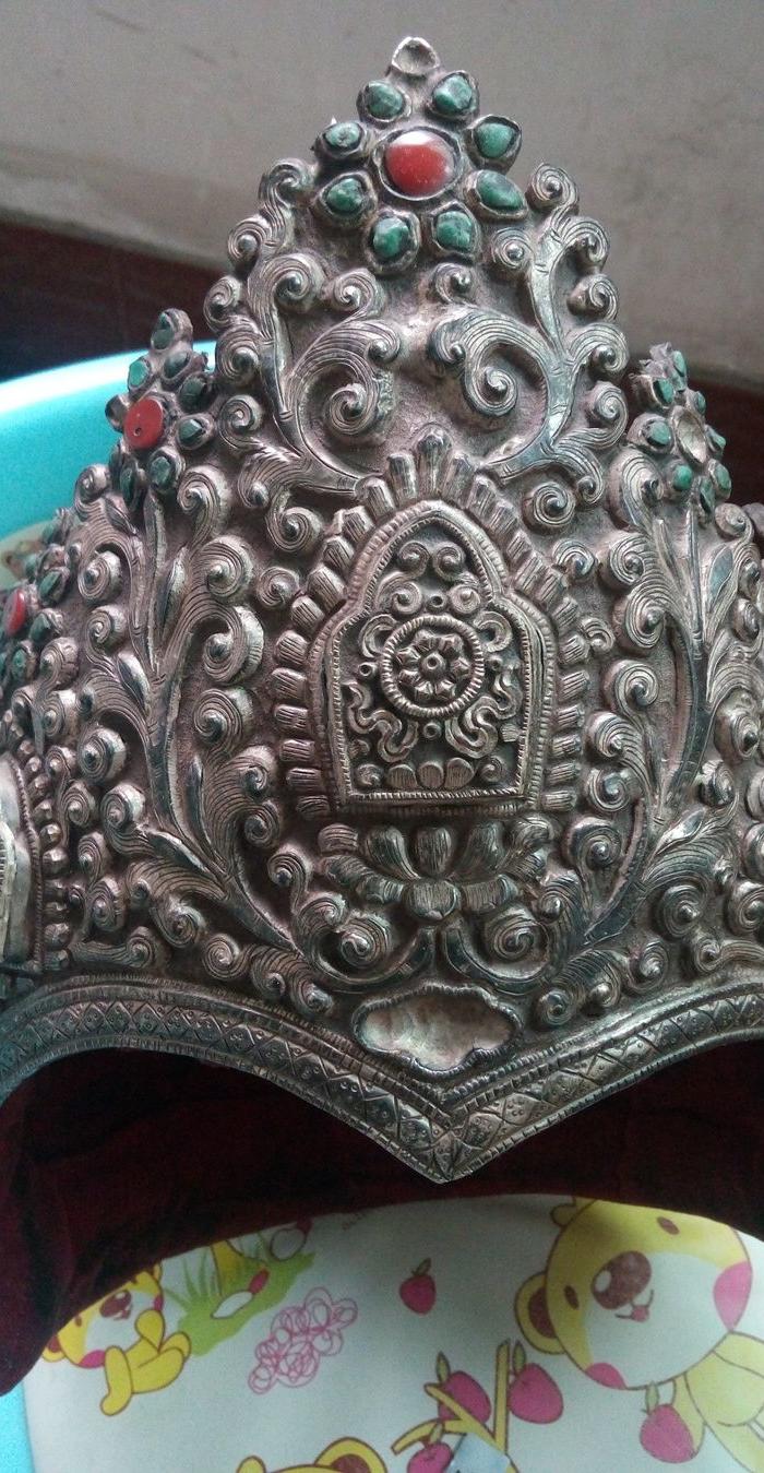 藏传佛教藏银将军帽镶嵌红珊瑚绿松石,非常大