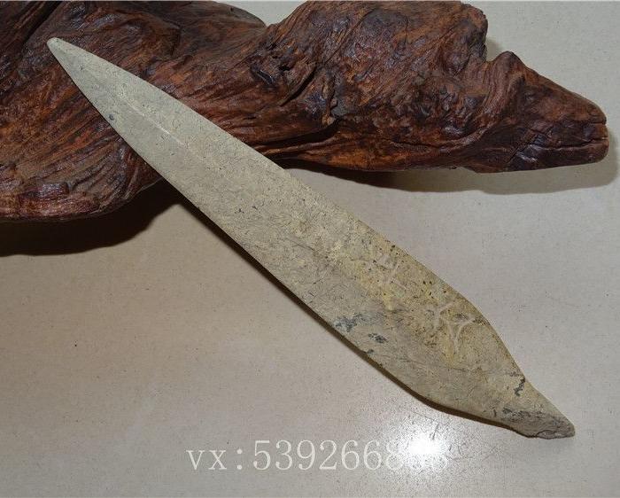 罕见带两字铭文新石器时代龙山文化老石箭镞《