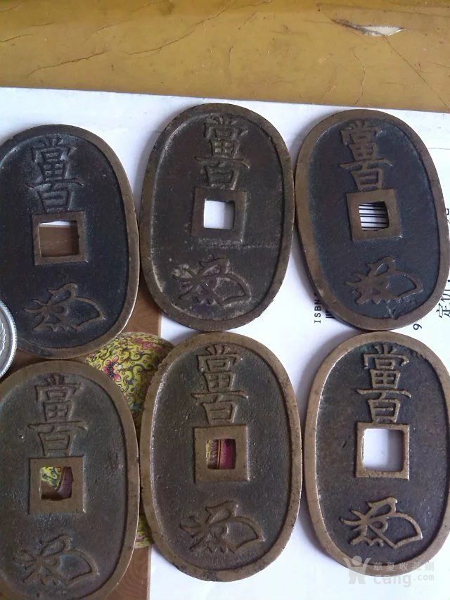 地摊交易区所展示的物品交易信息,其真实性、准确性和合法性由信息发布人负责,华夏收藏网不承担任何法律责任。 华夏收藏网有两种交易模式,1、买卖双方私下协商自行交易;2、买卖双方委托华夏收藏网代理交易。 凡是用户私下交易免费,但本网不承担任何责任。华夏收藏网提醒:为保障您的利益,推荐您选择委托华夏收藏网代理交易,具体安全交易方法如下: 代理交易其运作的实质是以华夏收藏网为货与款转移的中介,提供让买卖双方都放心货款转移的一种服务。 1、买卖双方通过看图、交流达成交易意向,买家将货款作为押金汇至本网,本网收到押金