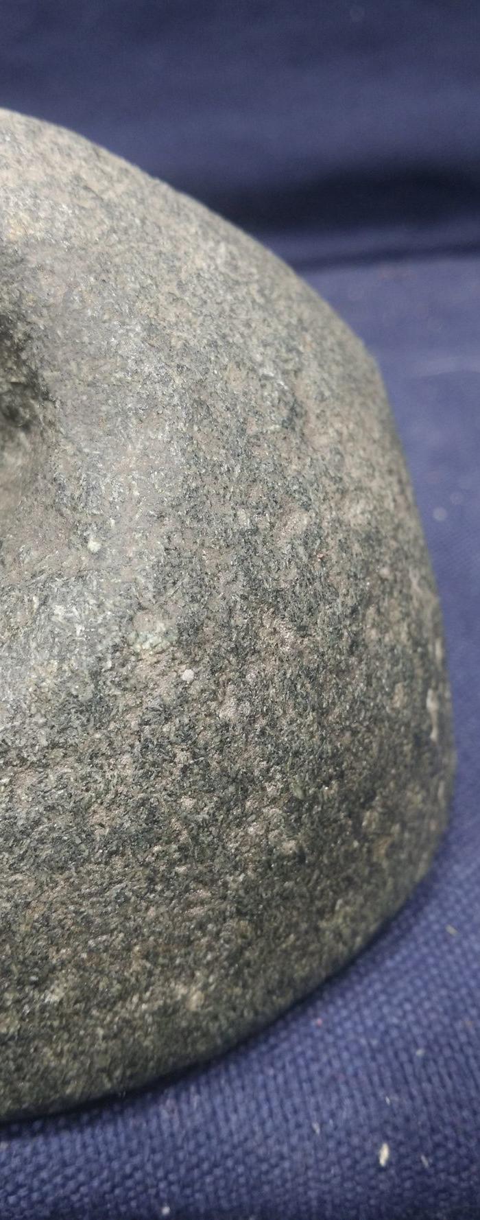 小小石头一个,不知道干什么用的,肌肤般光滑_