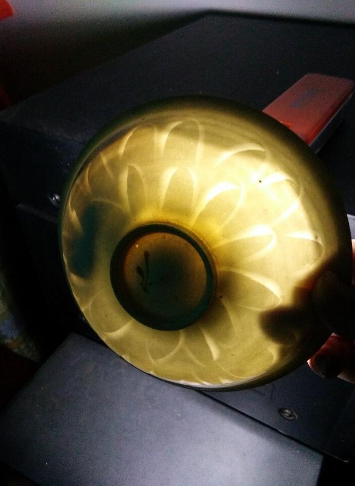 元代白舍窑刻莲瓣纹盘_元代白舍窑刻莲瓣纹盘