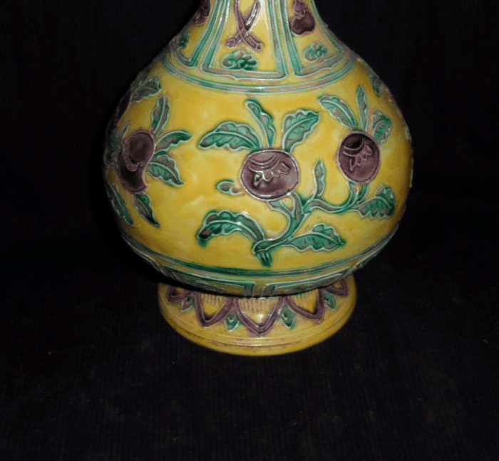 永乐珐珐彩花卉纹螭龙蒜头瓶