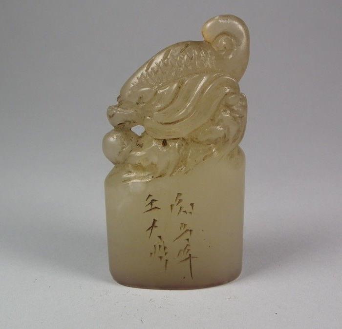 清代老寿山石冻石圆雕飞鱼钮椭圆大印章_清代