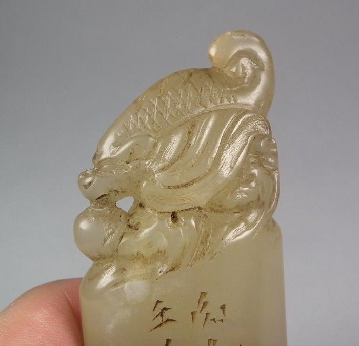 清代老寿山石冻石圆雕飞鱼钮椭圆大印章_清代