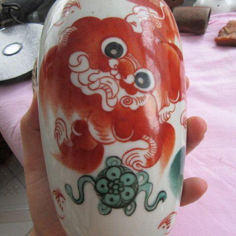 民国双彩周鸿太狮子狗花瓶一只_民国双彩周鸿