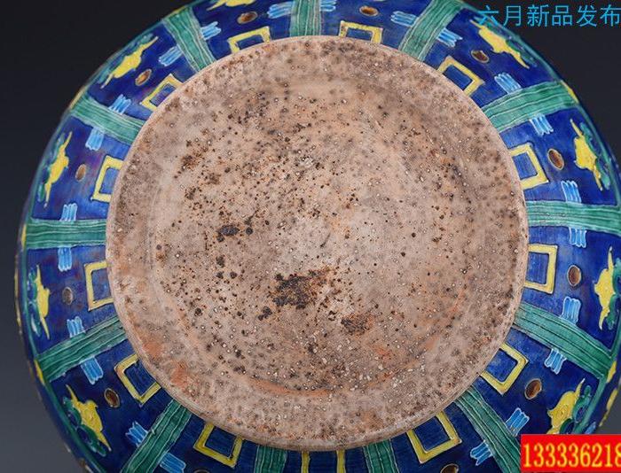 明代永乐年间蓝地法华彩云龙纹玉壶春瓶 47x3