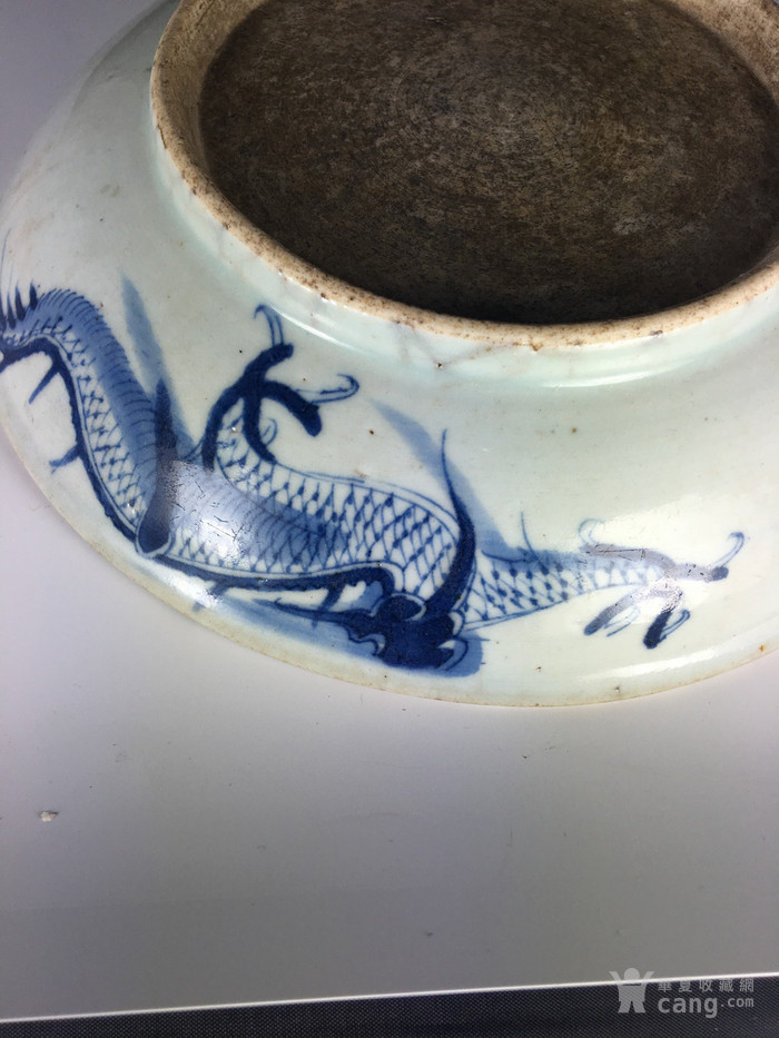 器型规整,瓷胎上佳,绘画细腻,青花发色淡雅漂亮,乾隆青花瓷典型特征.