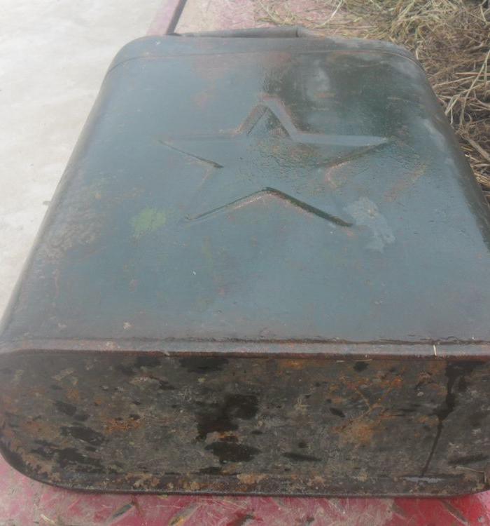 抗日战争时期苏维埃红军兵工厂造*油桶_抗日战