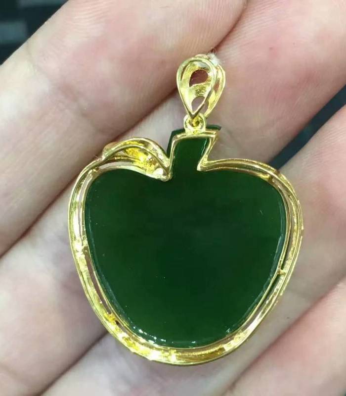 俄罗斯碧玉18K金镶苹果吊坠,菠菜绿色老料_俄