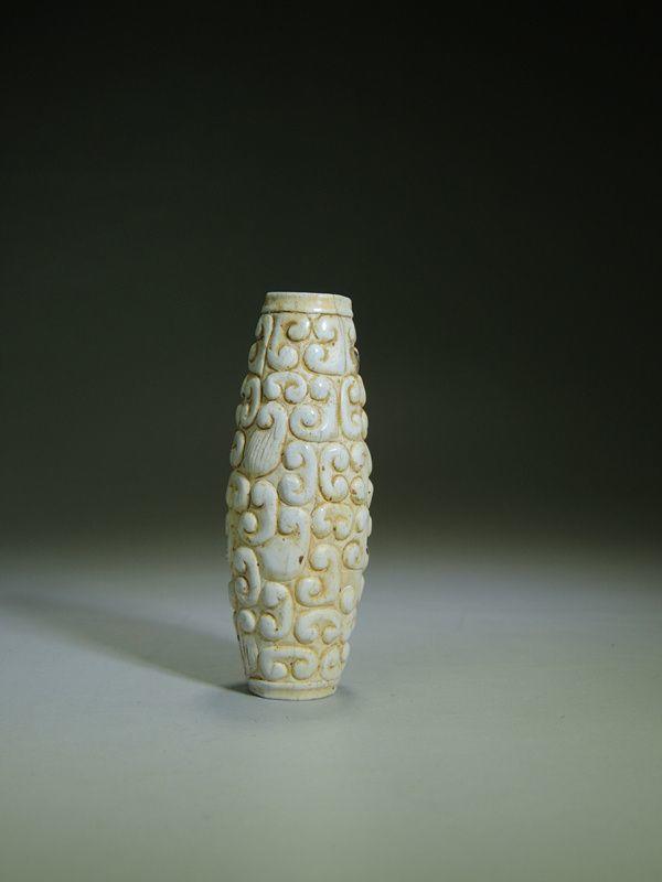 鸡骨白玉器,春秋战国蟠虺纹玉勒子_鸡骨白玉器