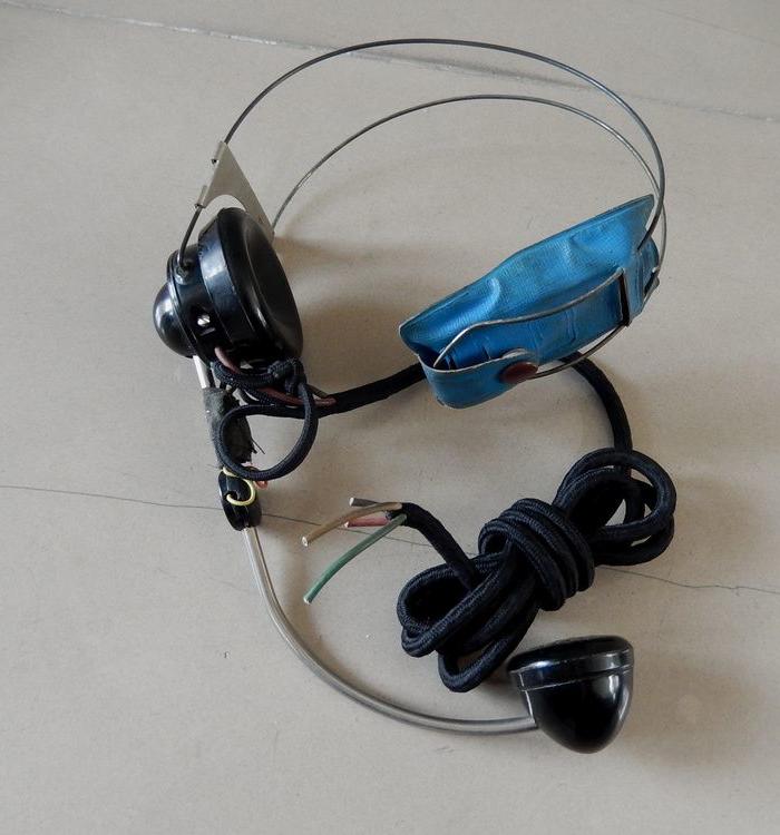 老耳机、老电话总机、交换机长途台值班耳机