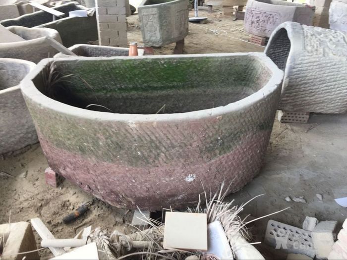 描述:本厂长期批发石雕石缸,常年在四川各地农村及山区收购古水缸