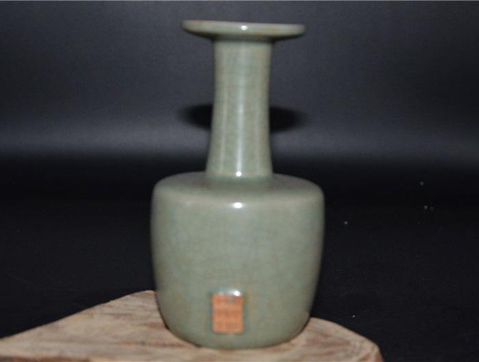 宋政和三年清凉寺御制天青釉平口瓶 19X11_宋