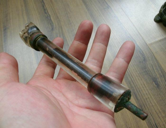 拳头型烟杆,一眼老,土中来的,金属件有锈_拳头