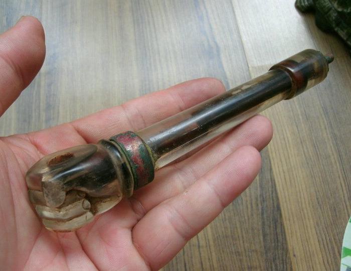 拳头型烟杆,一眼老,土中来的,金属件有锈_拳头