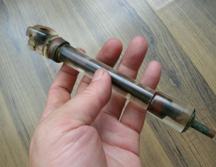 拳头型烟杆,一眼老,土中来的,金属件有锈_拳头