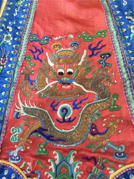 清代五彩飘带凤尾裙 盘金龙凤