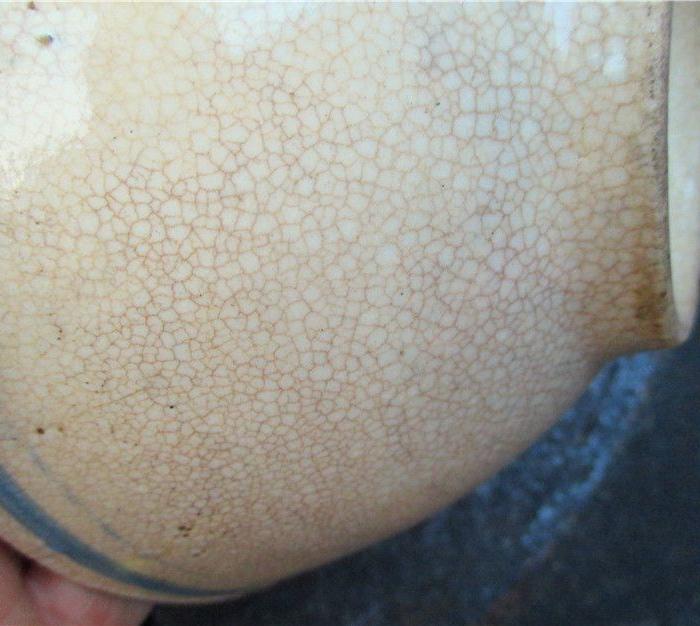 鱼子般的细碎片大小无规律的旧碗_鱼子般的细