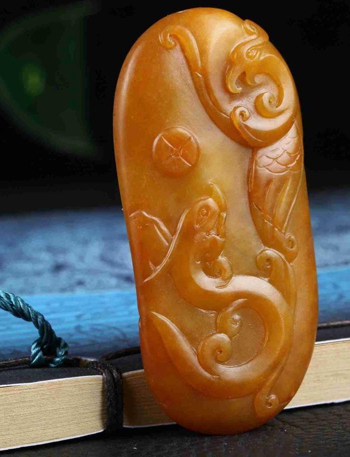 正品新疆和田玉 籽料 黄沁皮 手把件 仿古龙_正