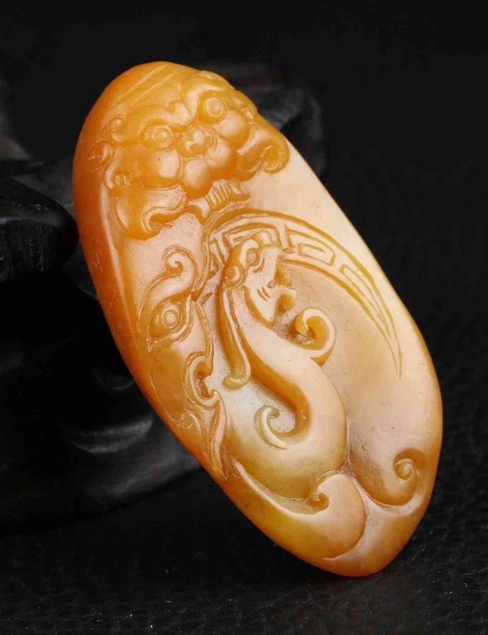 正品新疆和田玉 籽料 黄沁皮 手把件 仿古龙_正