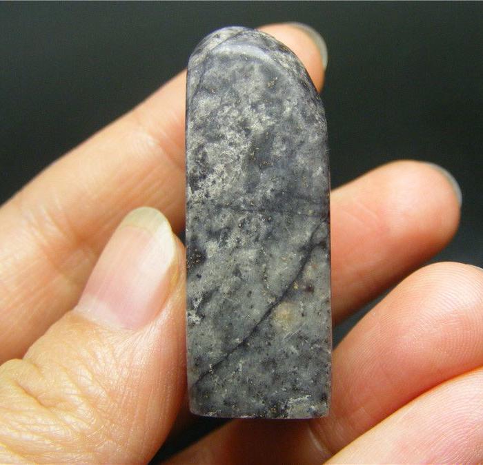 原装收来的 清代老灰褐色寿山石阴刻人物高士