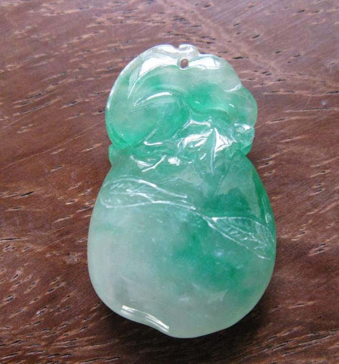 翡翠A猴子献桃玉佩_翡翠A猴子献桃玉佩价格_