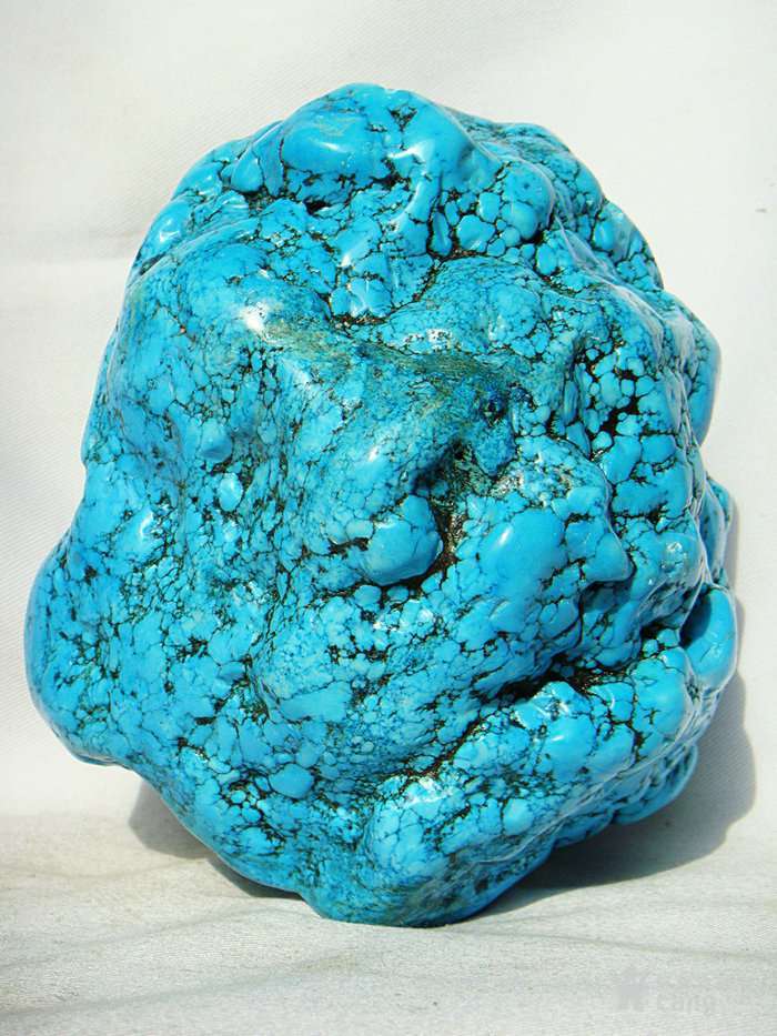 1900克绿松石原石摆件13x12x9厘米