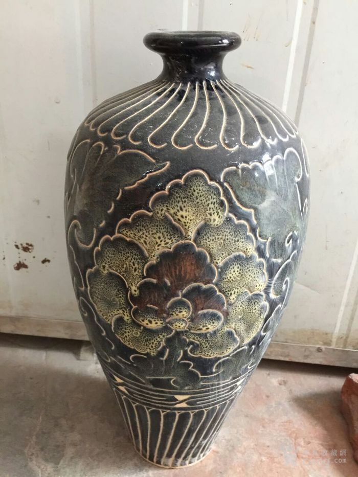 磁州窑花卉梅瓶