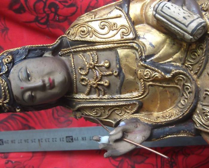 木雕观音菩萨佛像摆件,被香火供过,一个手指粘