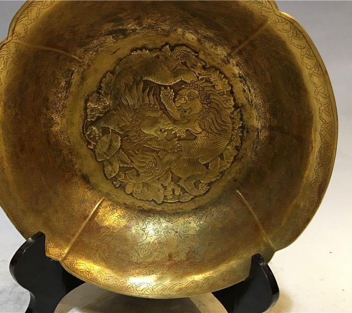 清代铜鎏金麒麟聚宝盆_清代铜鎏金麒麟聚宝盆