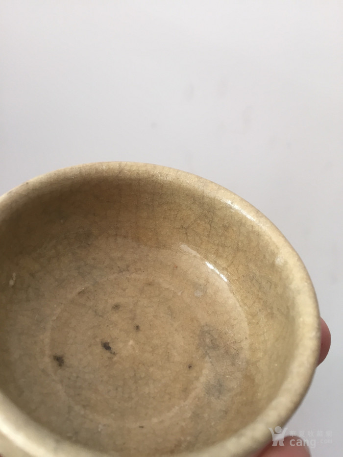 元龙泉窑米黄釉卧足杯