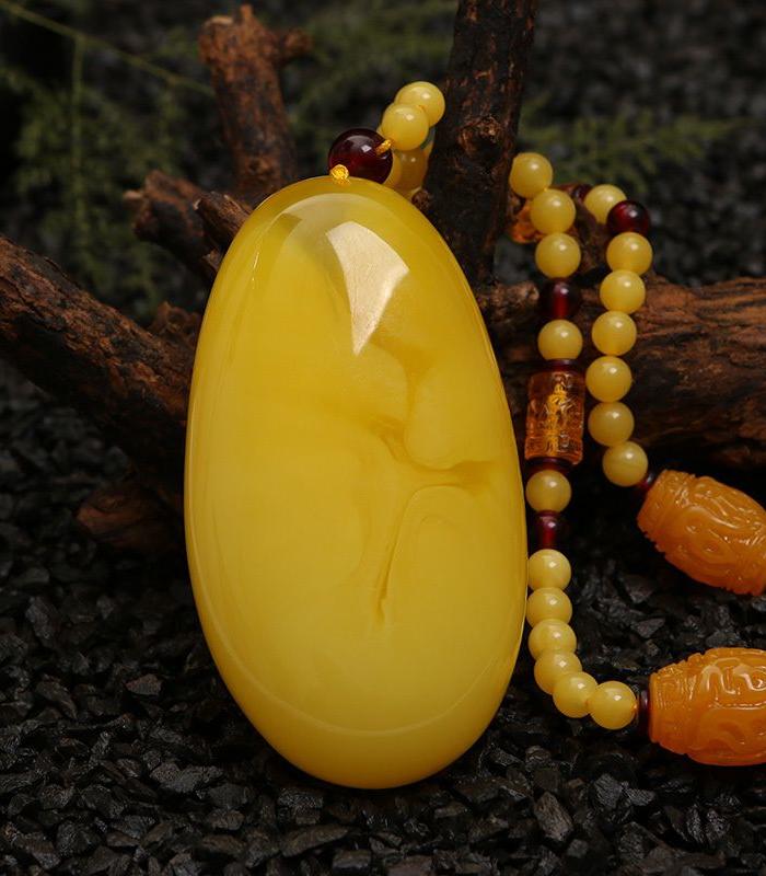 天然鸡油黄老蜜琥珀吊坠蜜蜡毛衣链长项链女款