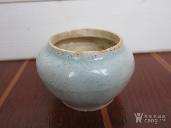 底足胎质细腻时代特征明显为典型元代湖田窑,口处有小处磕口,无冲线