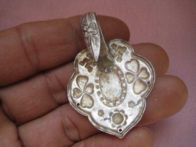 古代仕女披风和围巾上面的挂钩_古代仕女披风