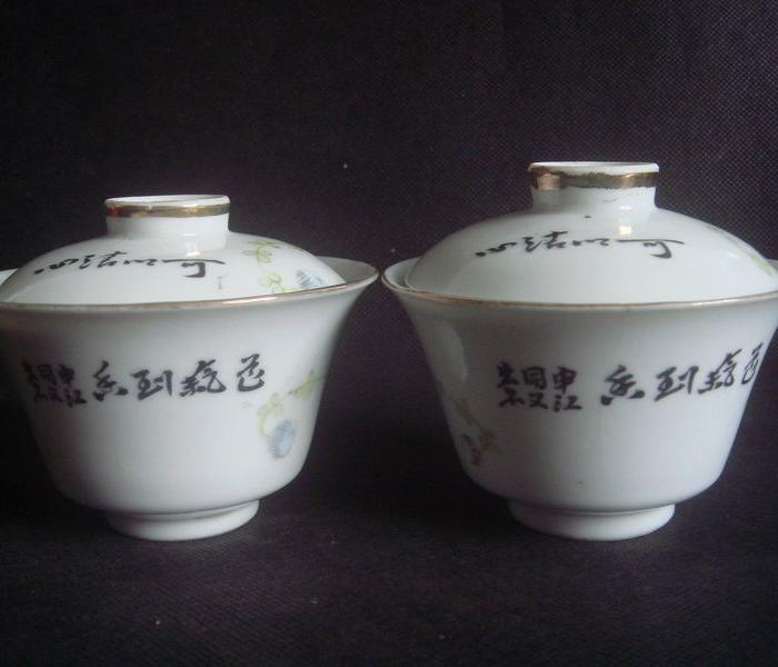 民国申江同义出品花卉纹盖碗二只。_民国申