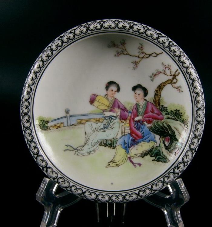 民国晚期建国 程水金风格新粉彩红楼梦侍女文