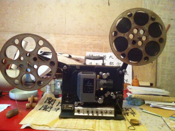 老式放映机图片分解图_16毫米老式电影机图片