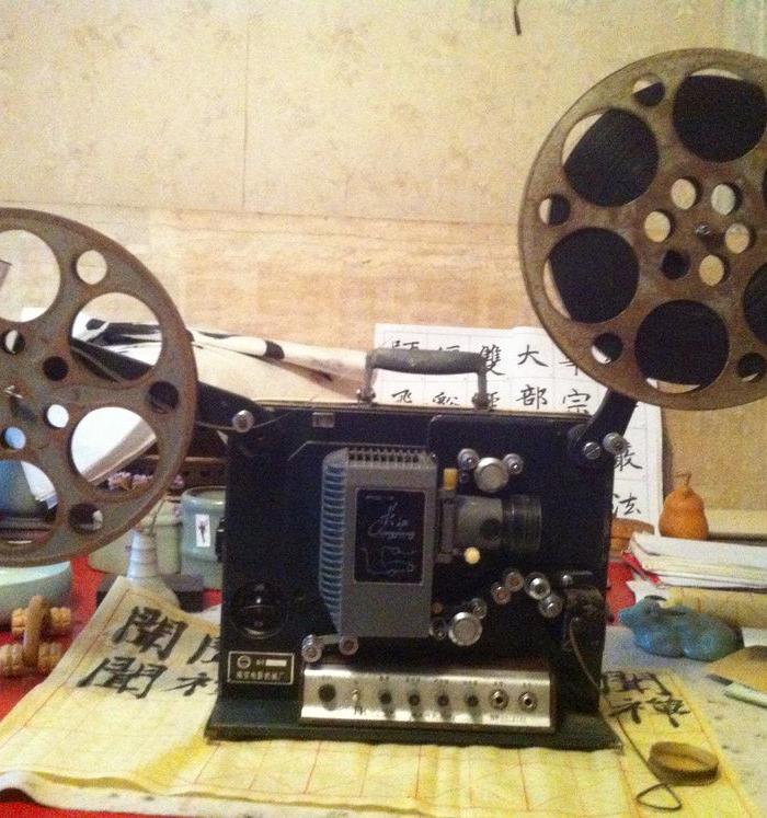 老式放映机图片分解图_16毫米老式电影机图片